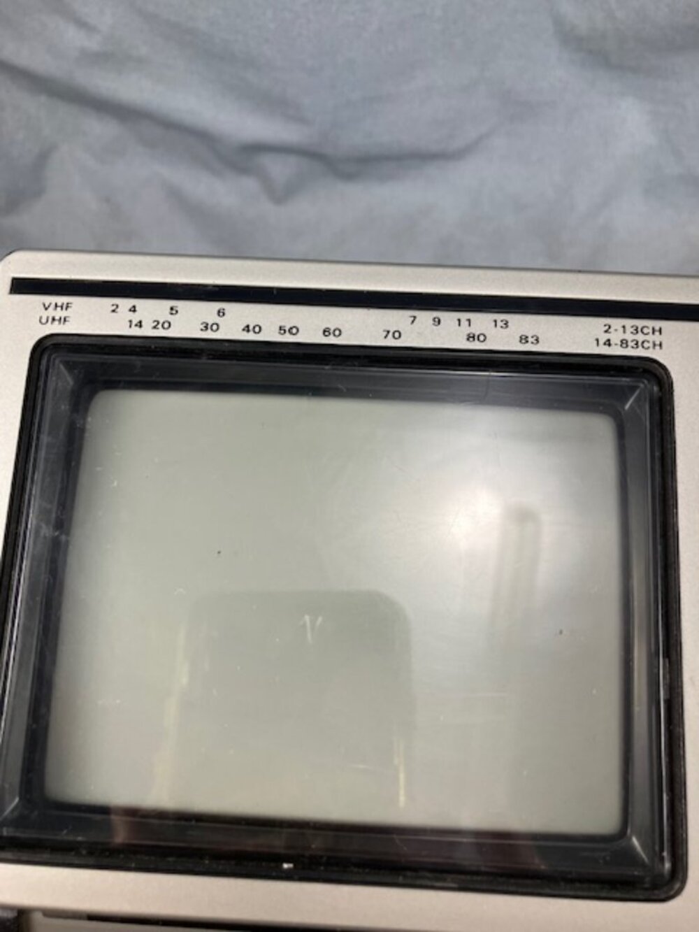 Vintage Hitachi TP 120 K 2200 Portable Analog B & W VHF UHF 5" TV 1981 - Picture 4 of 9
